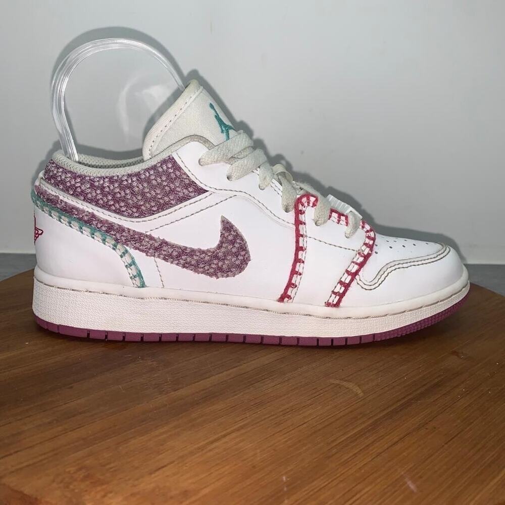 Nike Air Jordan 1 Low SE GS Size 4Y / Women’s 5.5 White Bordeaux Knit DM9037-100